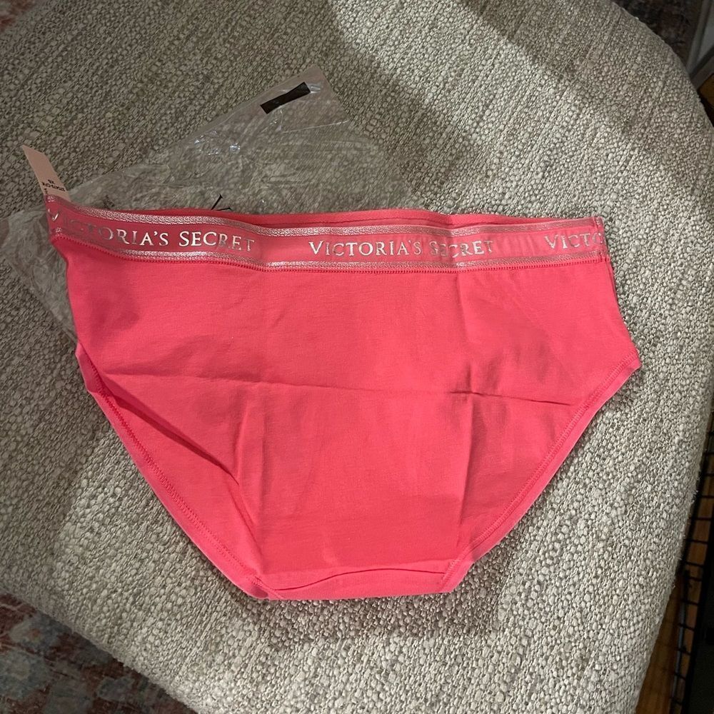Victoria’s Secret size XS hiphugger panty a beautiful coral color new in bag